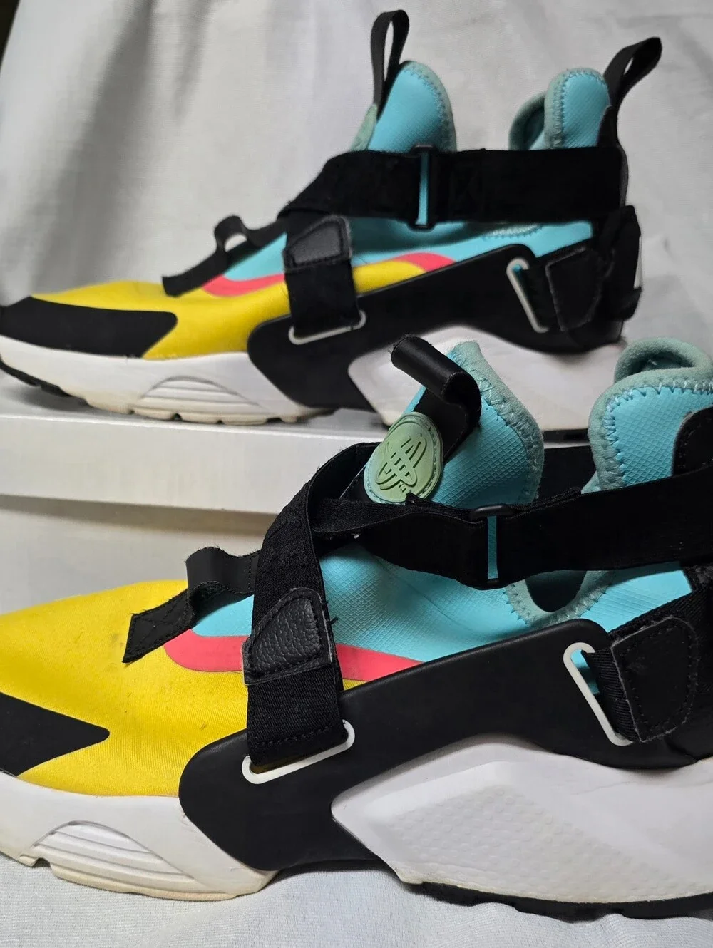 Nike Huarache City Size 7Y  (Women's Size 8.5/9) Yellow/ Blue/ Black
